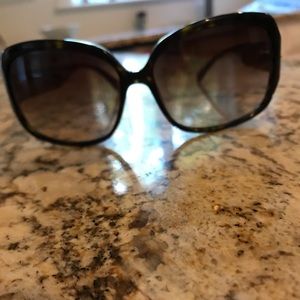 Coach women’s hc8027 Scarlett sunglasses!